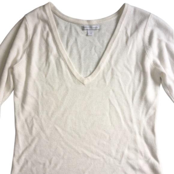 New York & Company Sweaters - Soft! NEW YORK & CO White Knit V Neck Long Sleeve Sweater Top Womens Size Medium
